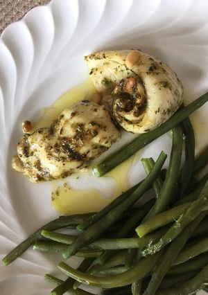 A picture of Sole filet with pesto.