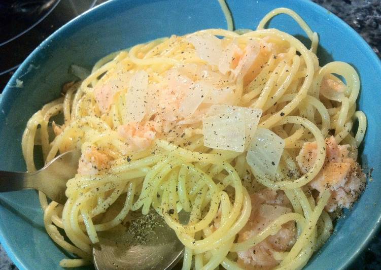 Espaguetis con salmón (sin nata)