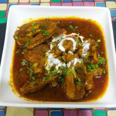 A picture of Chicken in yogert & spices.