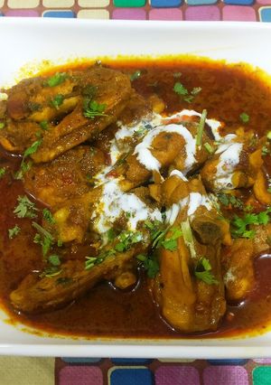 A picture of Chicken in yogert & spices.