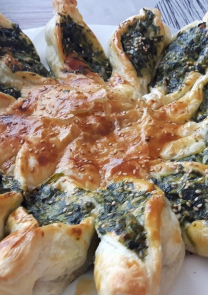 Una foto de Sol de hojaldre de espinacas y queso