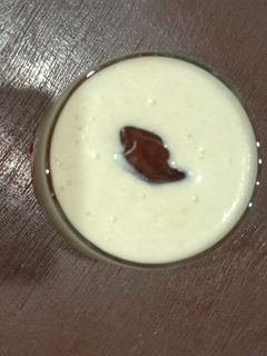 खजूर मिल्क शेक (khajoor milkshake recipe in marathi) रेसिपी चे मुख्य फोटो 