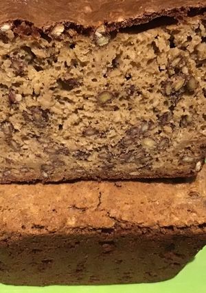 A picture of California Farm Steelcut Oats Bread.