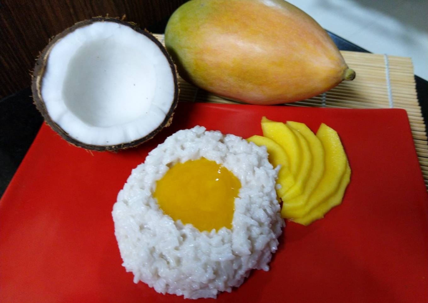 Sticky Coconut Rice With Mango