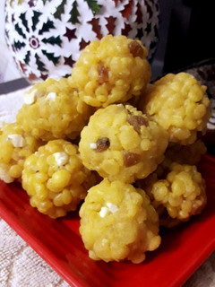 બુંદી ના લાડુ (Boondi Ladoo Recipe In Gujarati) રેસીપી મુખ્ય ફોટો