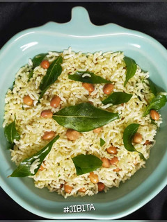 A picture of Snacks with leftover rice.