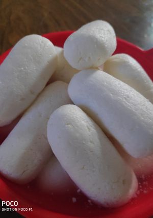 A picture of Bengali rasgulla.