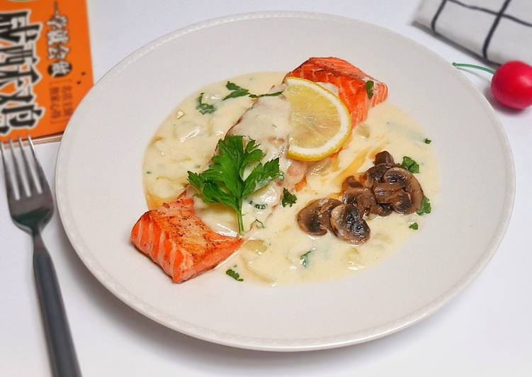 Salmon With Lemon Flavour Creamy Sauce