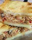 Pastel de papa con relleno de carne - con cebolla, morrón, aceituna, huevo duro y pasas de uva