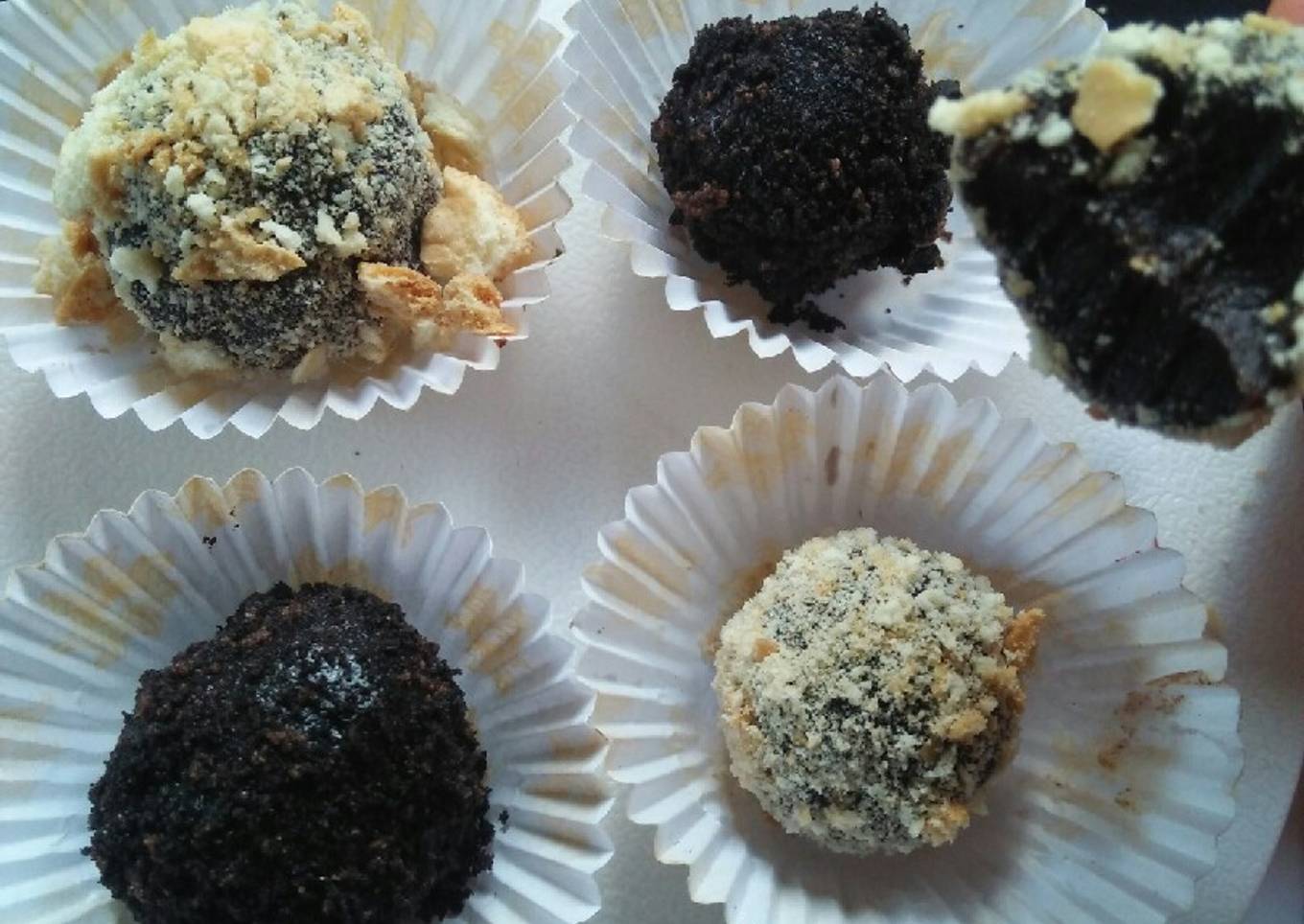 24.Bola susu coklat
