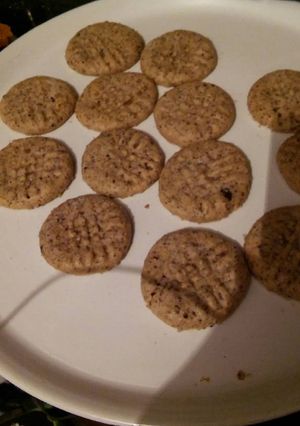 A picture of peanut butter cookies.