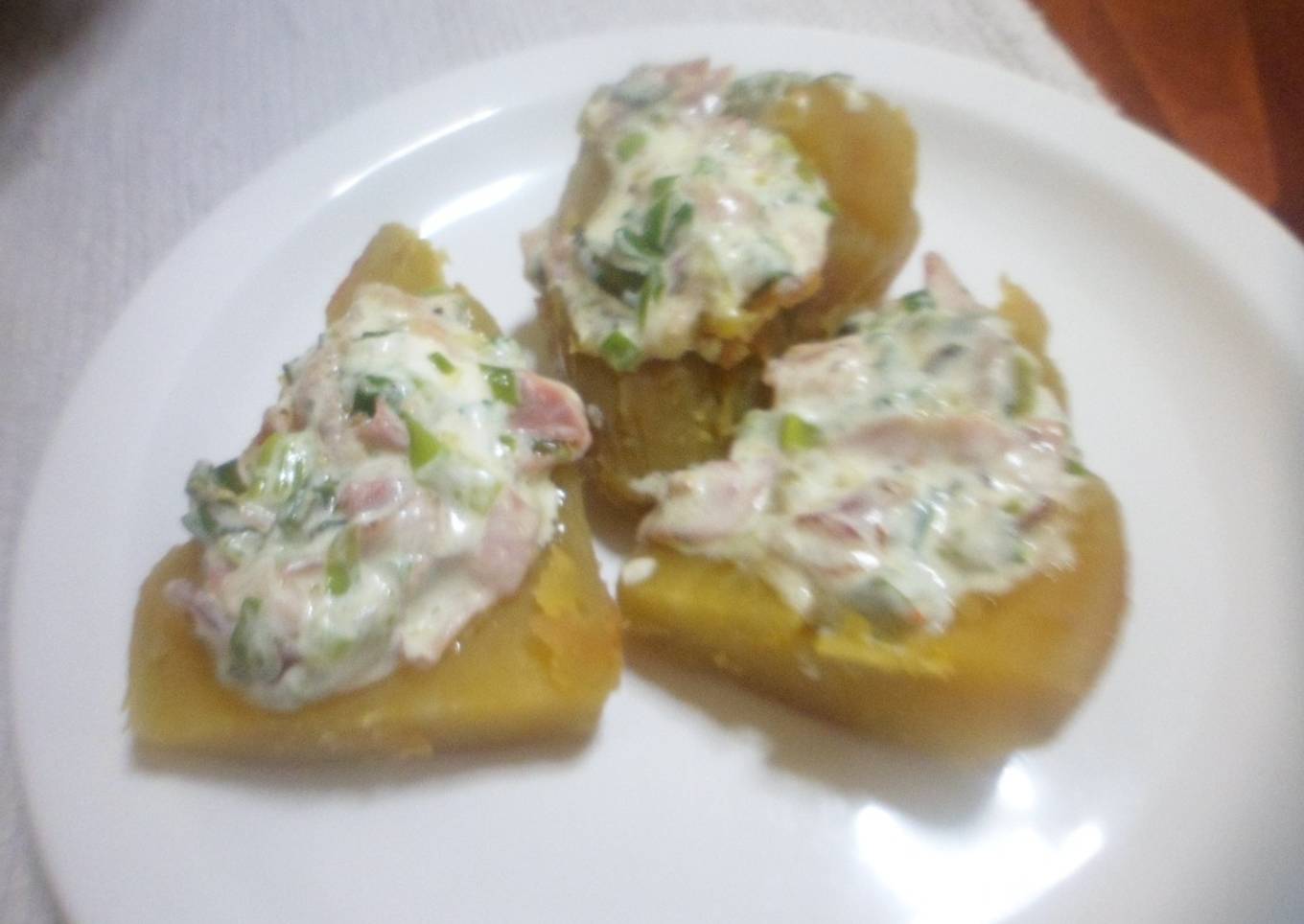 Batatas rellenas con verdeo y queso crema