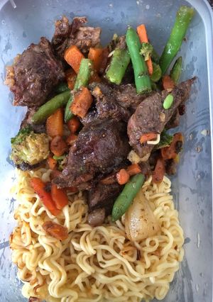 A picture of Vegetable beef toast and noodles.