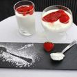 Mousse de Queijo Quark com Morangos
