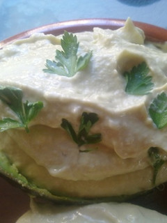 Una foto de Aguacate con atun
