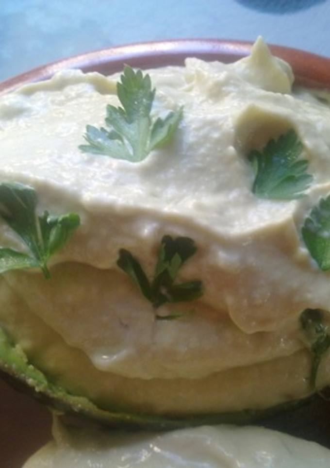 Una foto de Aguacate con atun