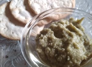 Una foto de Hummus de habas