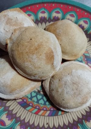 Una foto de Mini pasteles tipo dumplings de cerdo 🐷 y cebolla 🧅