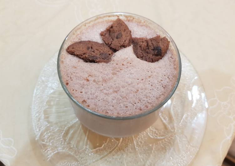 How to Prepare Homemade Chocolate chip milk shake
