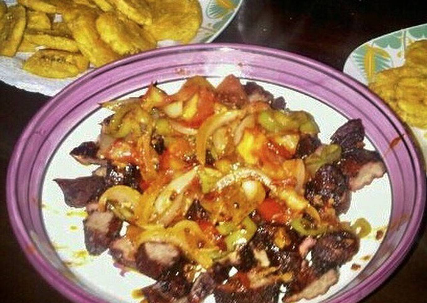 Tasajo de Cerdo & Res Encebollados con Patacones