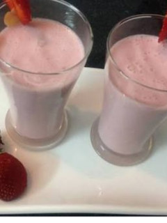A picture of Fresh strawberry and banana smoothie.