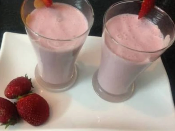Easy Steps to Prepare Fresh strawberry and banana smoothie the Awesome  Really delicious