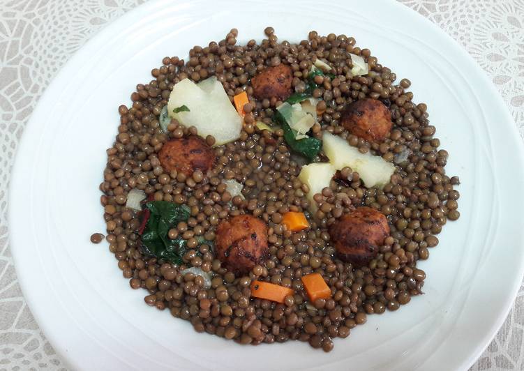 Estofado de lentejas con albóndigas sin gluten y vegano
 🍲