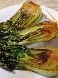 Una foto de Pack choi a la plancha