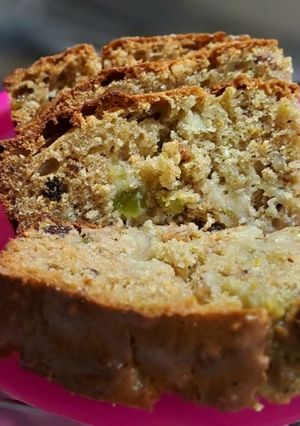 Una foto de Budín húmedo de pera y melón