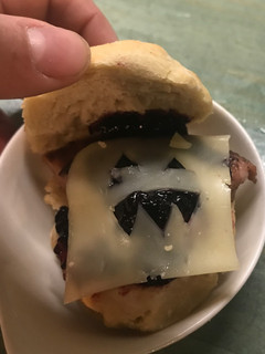 Una foto de Mini burger terrorífica
