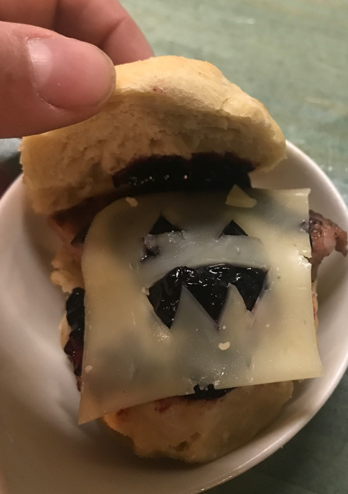 Una foto de Mini burger terrorífica