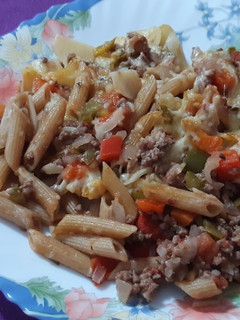 Una foto de Macarrones integrales con carne picada