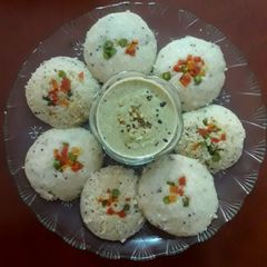 A picture of Rava idli.
