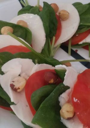 Una foto de Ensalada de espinaca
