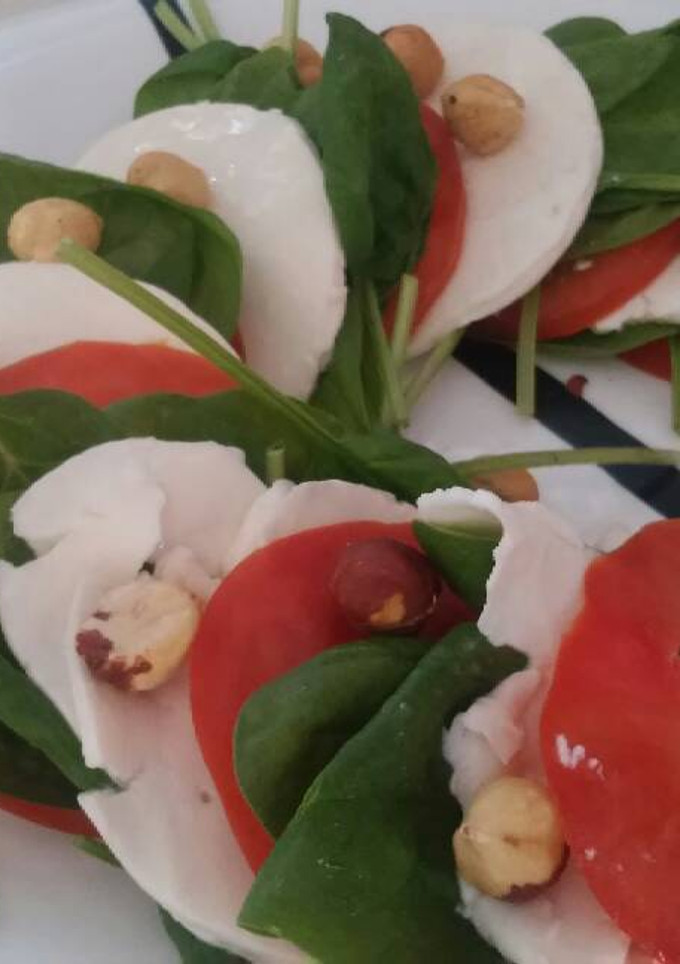 Una foto de Ensalada de espinaca