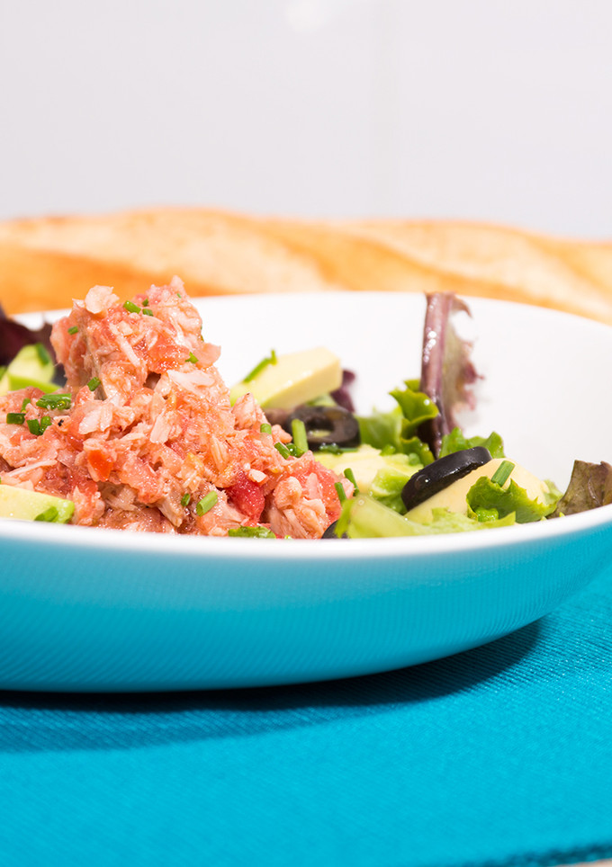 Una foto de Ensalada de atún y aguacate