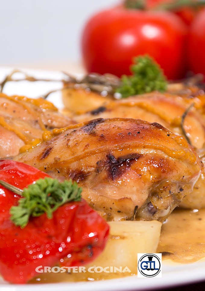 Una foto de Pollo asado con mostaza y miel