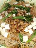 Pasta integral con bimi y queso Haloumi