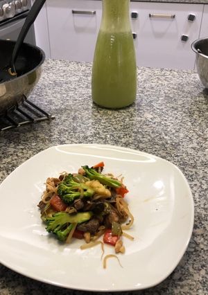 Una foto de Tepanyaki verduras con Res y Pollo