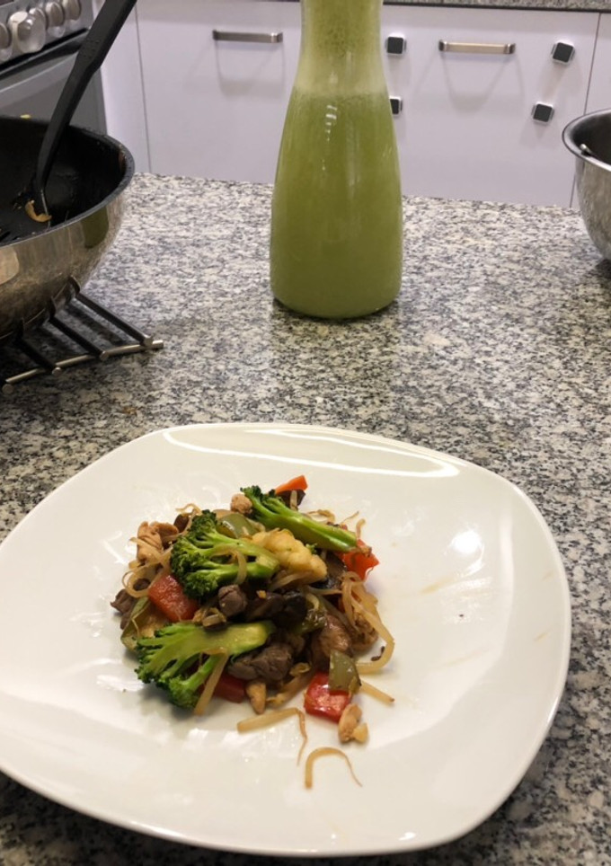 Una foto de Tepanyaki verduras con Res y Pollo