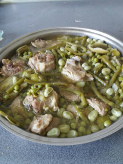 Una foto de Menestra de cordero con verduras de primavera