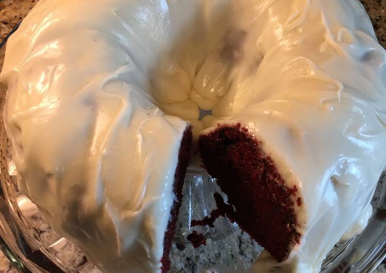 Red Velvet Chocolate Chip Cake w/Cream Cheese Icing Red Velvet Chocolate Chip Cake w/Cream Cheese Icing