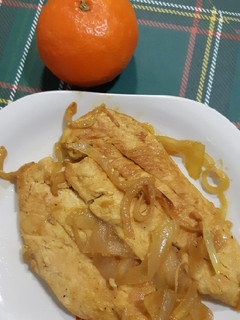 Una foto de Pechuga encebollada al curri