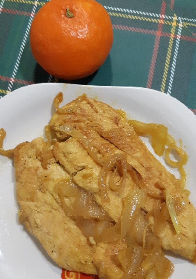 Una foto de Pechuga encebollada al curri