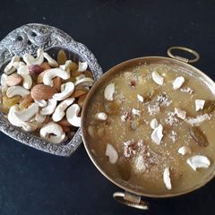 A picture of Moongdal kaskas (poppy seeds) payasam.