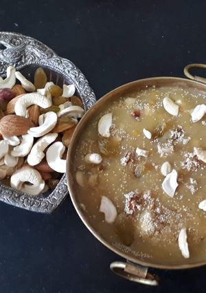 A picture of Moongdal kaskas (poppy seeds) payasam.