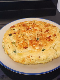 Una foto de Tortilla de calabacín y cebolla