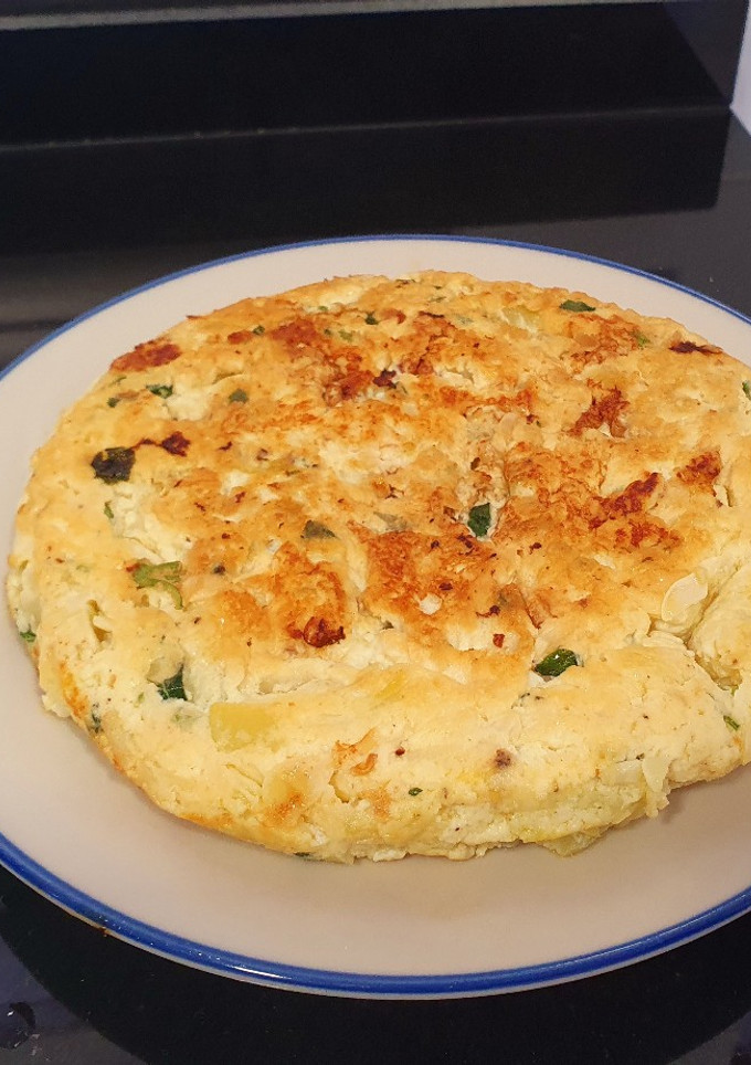 Una foto de Tortilla de calabacín y cebolla