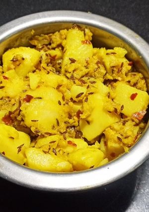 A picture of Jeera Aloo.
