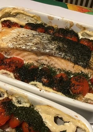 Une photo de Pavés de saumon sauvage au lait de coco,champignons,tomates cerises,oignon et aneth